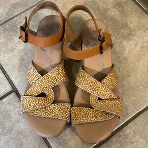 Naught Monkey size 6 wooden unique sandals yellow/brown